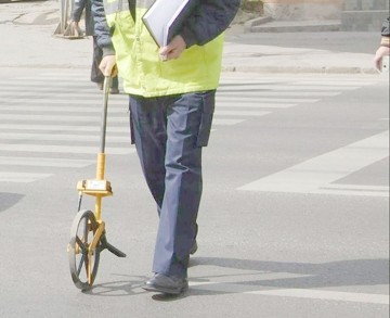 Şoferiţă rănită din cauza unui grăbit