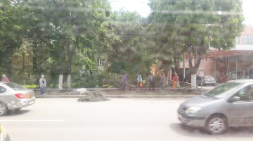 Atenţie, şoferi! Se lucrează la trotuarul de pe Bulevardul Lăpuşneanu