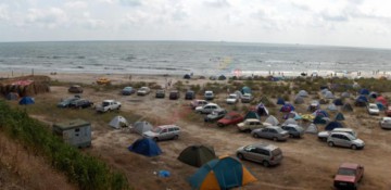 ADIO corturi și rulote pe plajele Vadu și Corbu. Cât te costă să faci plajă!