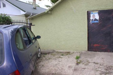 Maşina unui candidat PNL la Consiliul Local Negru Vodă, vandalizată