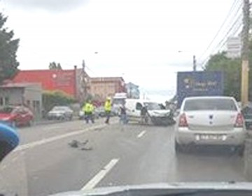 A intrat cu maşina pe contrasens şi a provocat un accident rutier