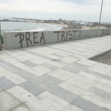 Zidul de la Mangalia, VANDALIZAT. Cristian Radu: „Degeaba ne chinuim să facem proiecte pe durata campaniei electorale”