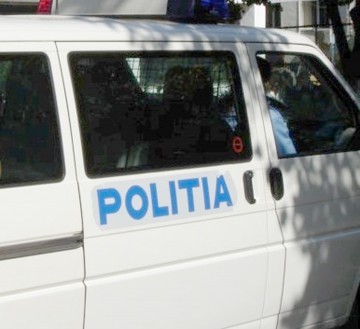 Individul care a agresat un poliţist local din Valu, trimis în judecată