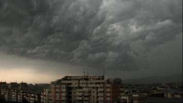 CONSTANŢA, SUB COD GALBEN de grindină, vijelii şi averse