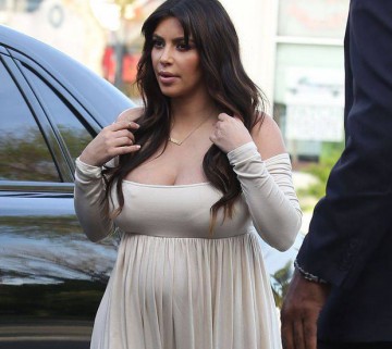 Kim Kardashian a părăsit în grabă Parisul după ce a fost victima unui JAF: hoţii i-au pus cătuşe cât timp au acţionat