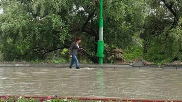 La prima ploaie, străzile din Năvodari sunt INUNDATE