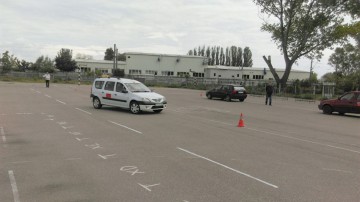 Elevii unui liceu îşi vor exersa abilităţle de şoferi sub supravegherea poliţiştilor!