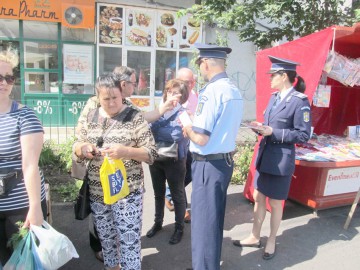 Poliţiştii au organizat de Ziua Copilului activităţi de prevenire a criminalităţii