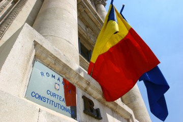 CCR a decis: Fără referendum în ziua alegerilor locale