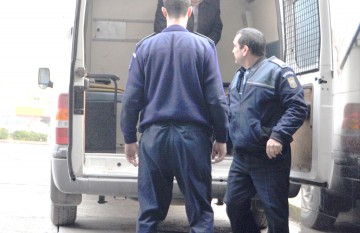 Hoţ prins într-o secţie de votare! Proprietarul clădirii l-a iertat!