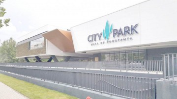 Doi bărbaţi au ajuns la spital după ce s-au accidentat la locul de muncă, la City Park Mall