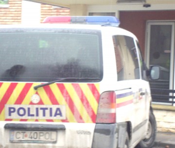 Hoţ prins în flagrant de către poliţişti