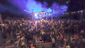 Din culisele cluburilor din Mamaia. Cât costă sexul de fiţe în baia ţinută sub cheie?