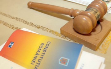 CCR: Primarii condamnaţi cu suspendare îşi pierd mandatele