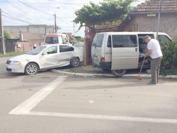 Accident rutier la intersecţia cu strada Izvor