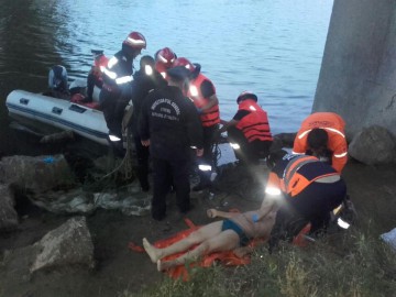 Intervenţie la Năvodari: un tânăr A MURIT după ce a sărit în apă - VIDEO