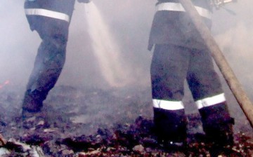 Incendiu la vegetaţia uscată din zona Casa Căsătoriilor