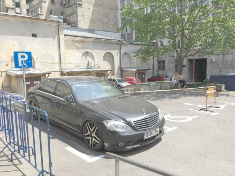 La Primăria Sectorului 5, câştigată de constănţeanul Florea, Vanghelie parchează ca handicapatul La Primăria Sectorului 5, câştigată de constănţeanul Florea, Vanghelie parchează ca handicapatul
