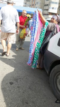 În Piaţa Tomis 3, BALAMUCUL e la el acasă: chiloţăraie şi trafic haotic