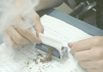 Trimişi în judecată pentru consum de droguri