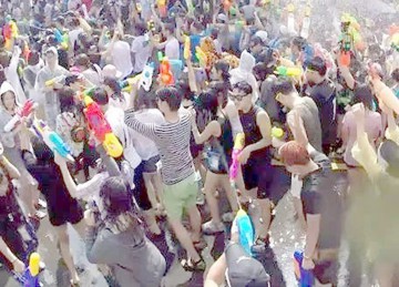 Evenimente: Ziua Iei, bătăi cu apă şi Color Run