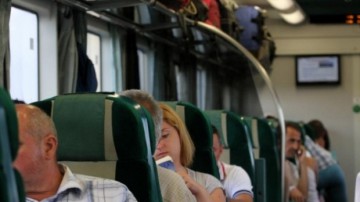 Burse duble și transport gratuit cu trenul pentru studenți