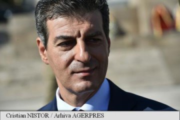 Motoc are două apartamente în București și casă în Franța; Tobă - un apartament în Capitală și două case în Ilfov