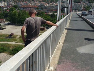 Un bărbat a AMENINȚAT că se SINUCIDE, la Cernavodă! VIDEO