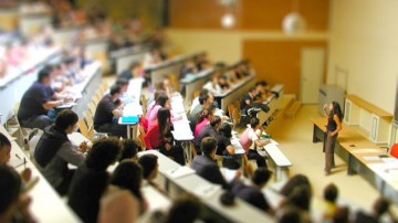 Stimulent financiar dacă angajezi elevi şi studenţi