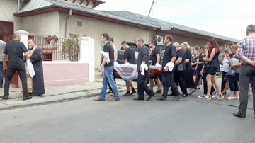 CE DURERE! Jurnalista Georgiana Voineagu a fost condusă pe ultimul drum