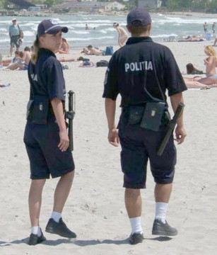 Peste 65.000 de sancţiuni, aplicate de poliţişti pe litoral