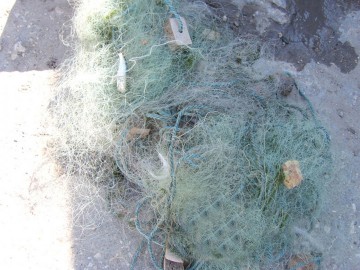 Plasă monofilament, confiscată de către poliţişti