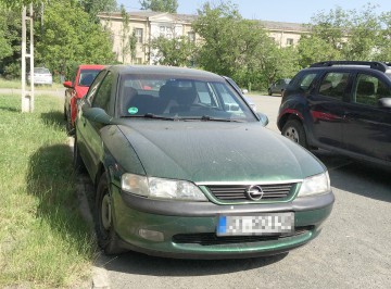 Autoturism furat din Germania, descoperit în Castelu