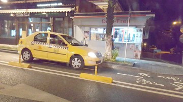 Din seria „like a boss”: un taximetrist a parcat pe pista de biciclete