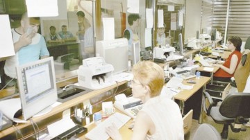 Salariaţii din administraţia publică locală intră în grevă