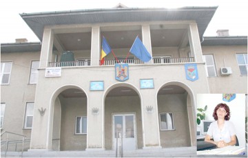DNA „loveşte” în Primăria Babadag: secretara se folosea de declaraţii false!