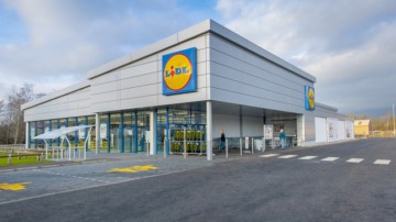 Lidl închide două magazine