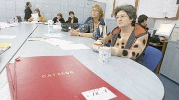Bani pentru profesori