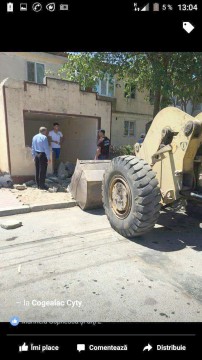 Locuitorii din Cogealac, revoltaţi: primarul a demolat fără autorizaţie o construcţie