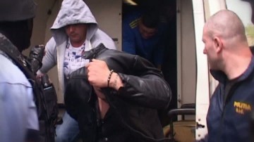 Fiu de politician săltat după ce a bătut un poliţist