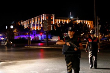 LOVITURĂ de STAT şi violenţe în Turcia. Armata a anunţat instaurarea LEGII MARŢIALE