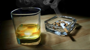 Cât au cheltuit românii pe alcool în 2015