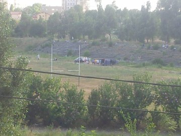 NESIMŢIŢII au transformat stadionul Badea Cârţan în parcare!
