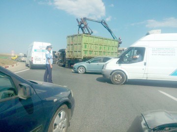 Un TIR s-a răsturnat în sensul giratoriu de la Agigea!