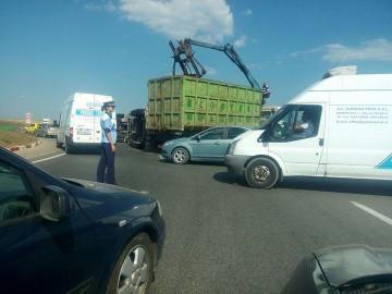 Un TIR s-a răsturnat în sensul giratoriu de la Agigea!