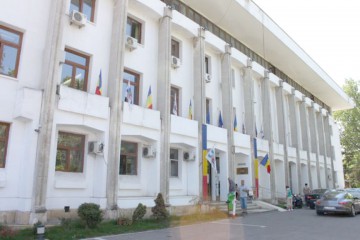 A ameninţat că-şi dă foc în faţa Primăriei Constanţa, acuzând că i s-a cerut şpagă!
