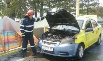 Un taximetru a luat foc la Aqua Magic!