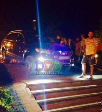 Șoferul care a creat panică printre trecători, în Satul de Vacanță, a fost amendat! La fel și tatăl inconștient care și-a lăsat copilul de 3 ani la volan