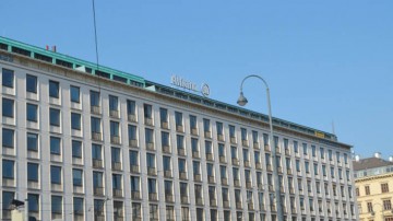 Profitul Allianz a scăzut la jumătate în trimestrul doi