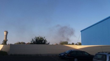 A luat foc gunoiul din zona fostei fabrici de conserve de pe Caraiman
